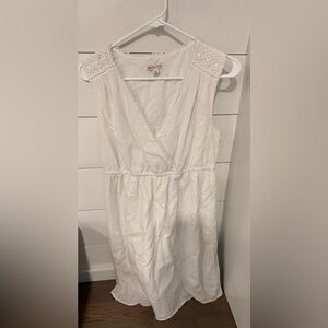 White Sleeveless V-Neck Dress